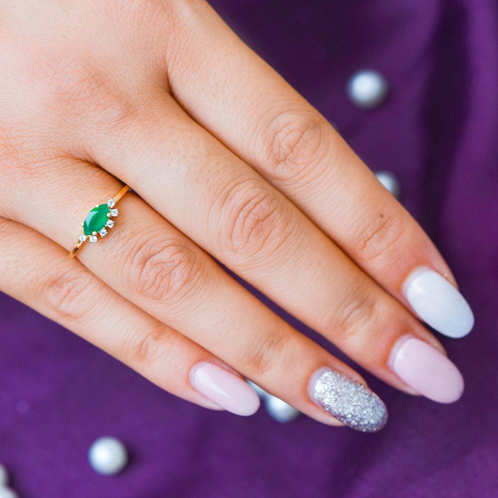 Green Onyx & White Topaz 10kt Yellow Gold Minimalist Ring (0.60 ct. t.w.) - YoTreasure