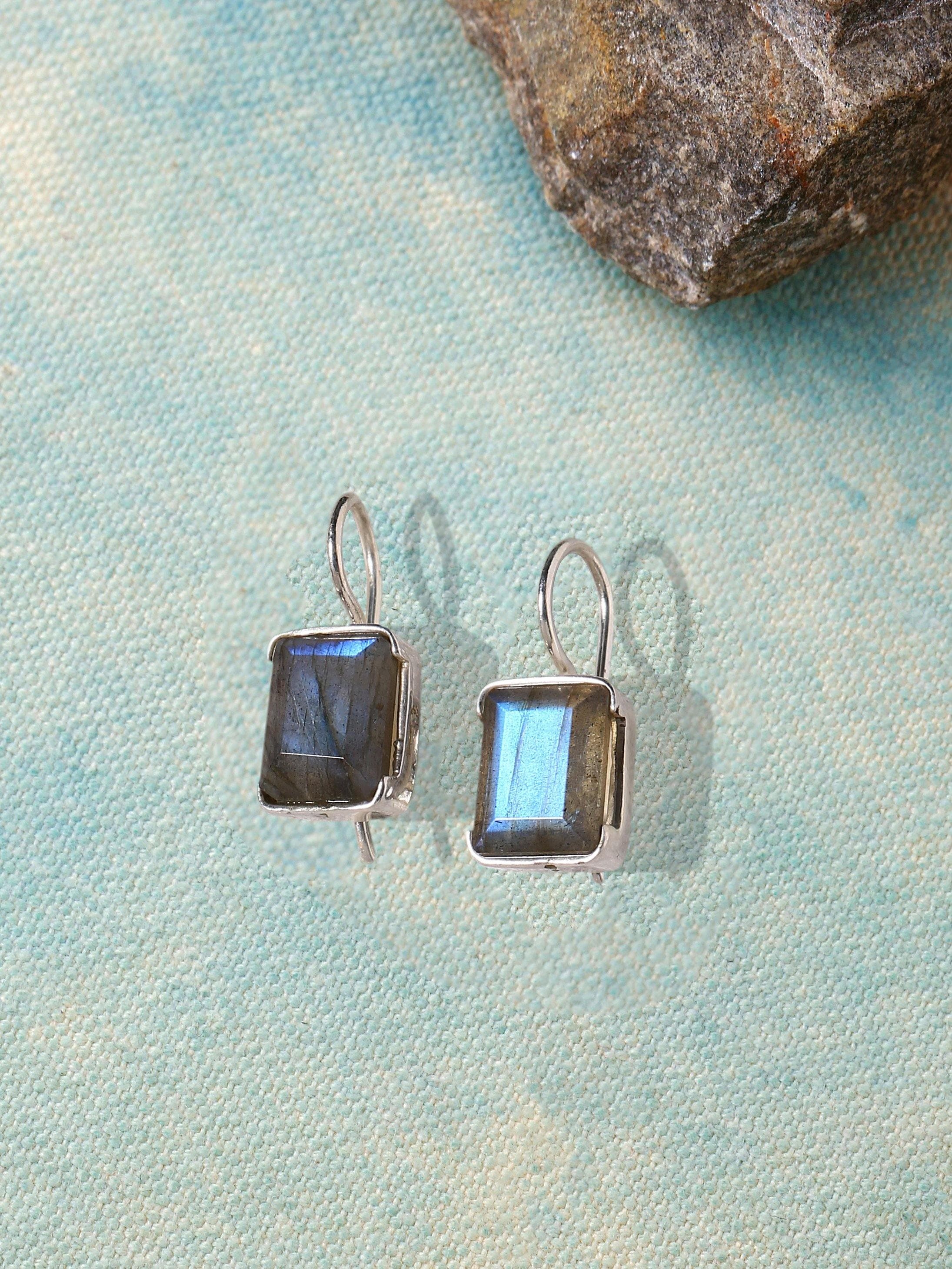 0.82" Labradorite Solid 925 Sterling Silver Fixed Wire Earrings - YoTreasure