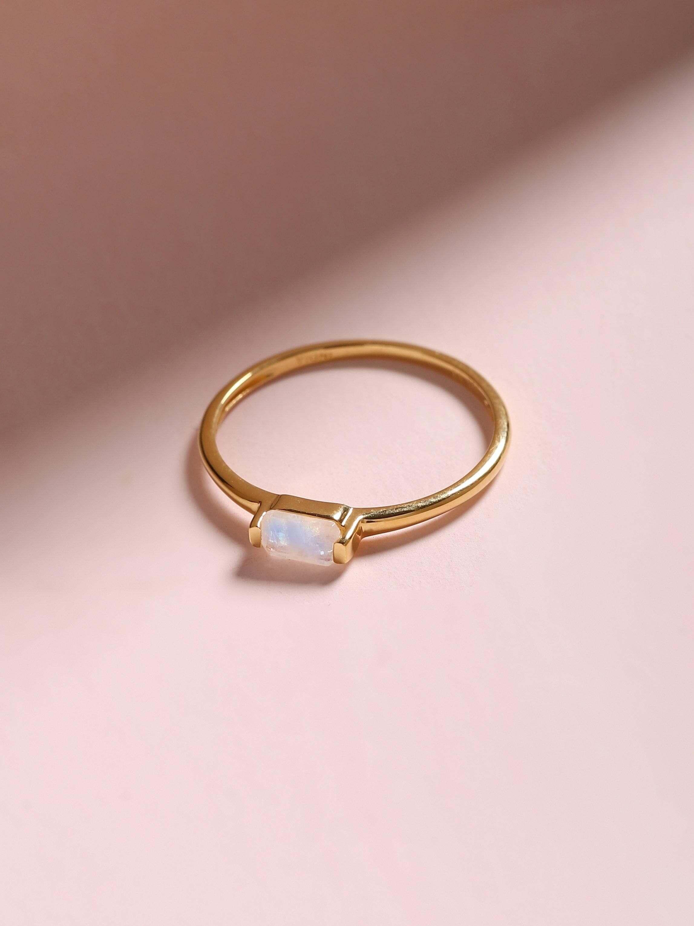 0.26 Ct Rainbow Moonstone Solid 10k Yellow Gold Ring Jewelry - YoTreasure