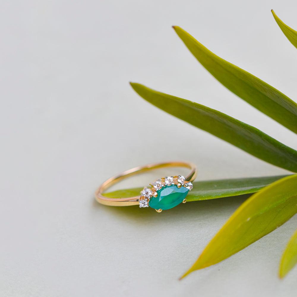 Green Onyx & White Topaz 10kt Yellow Gold Minimalist Ring (0.60 ct. t.w.) - YoTreasure