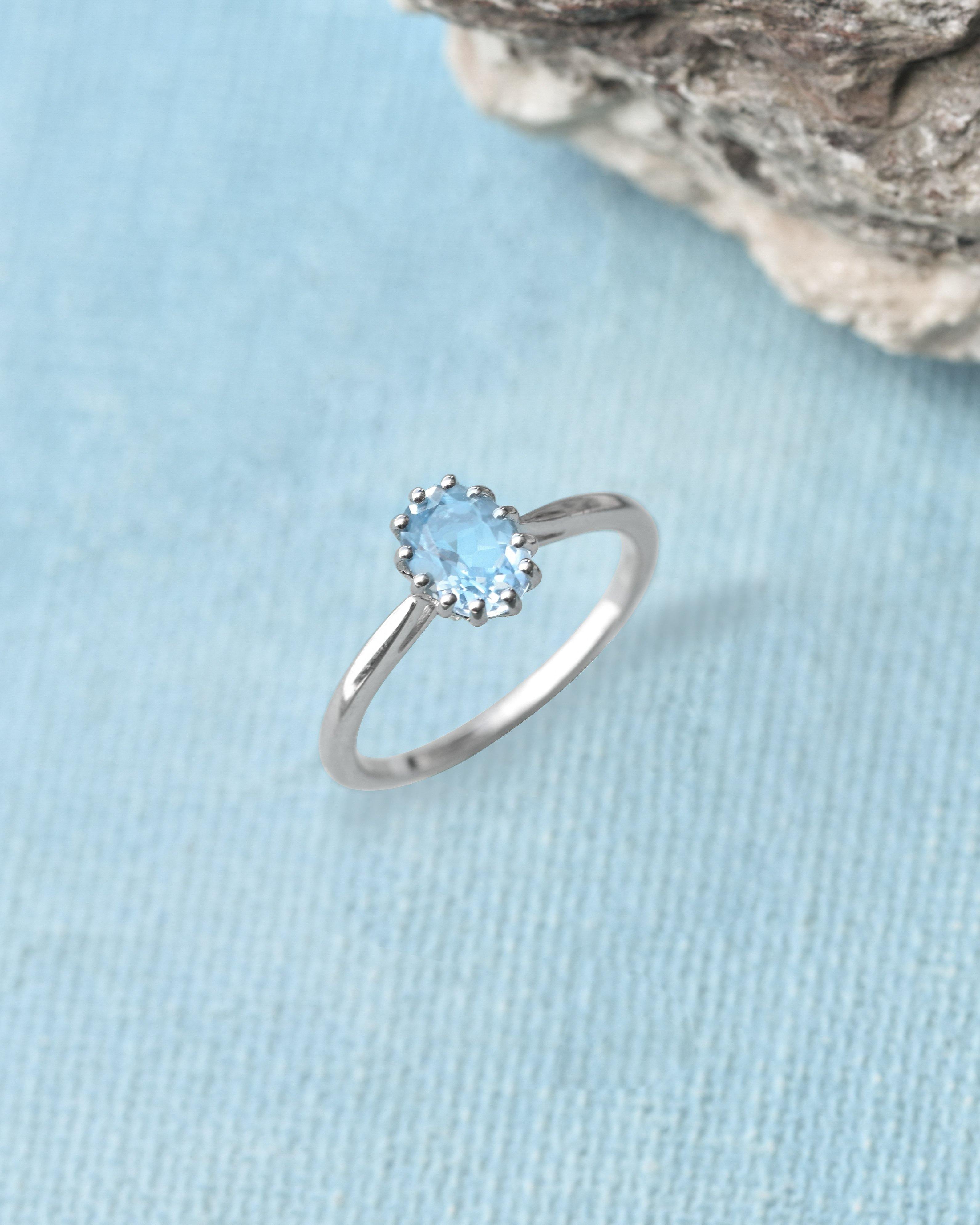 1.05 Ct Blue Topaz Solid 925 Sterling Silver Ring Jewelry - YoTreasure