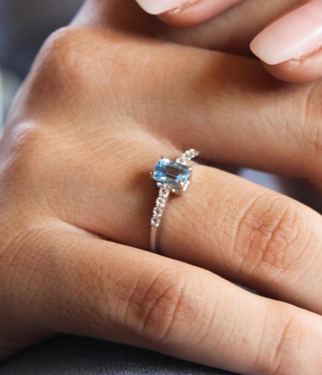 0.64 Ct Swiss Blue Topaz Solid 925 Sterling Silver Ring Jewelry - YoTreasure