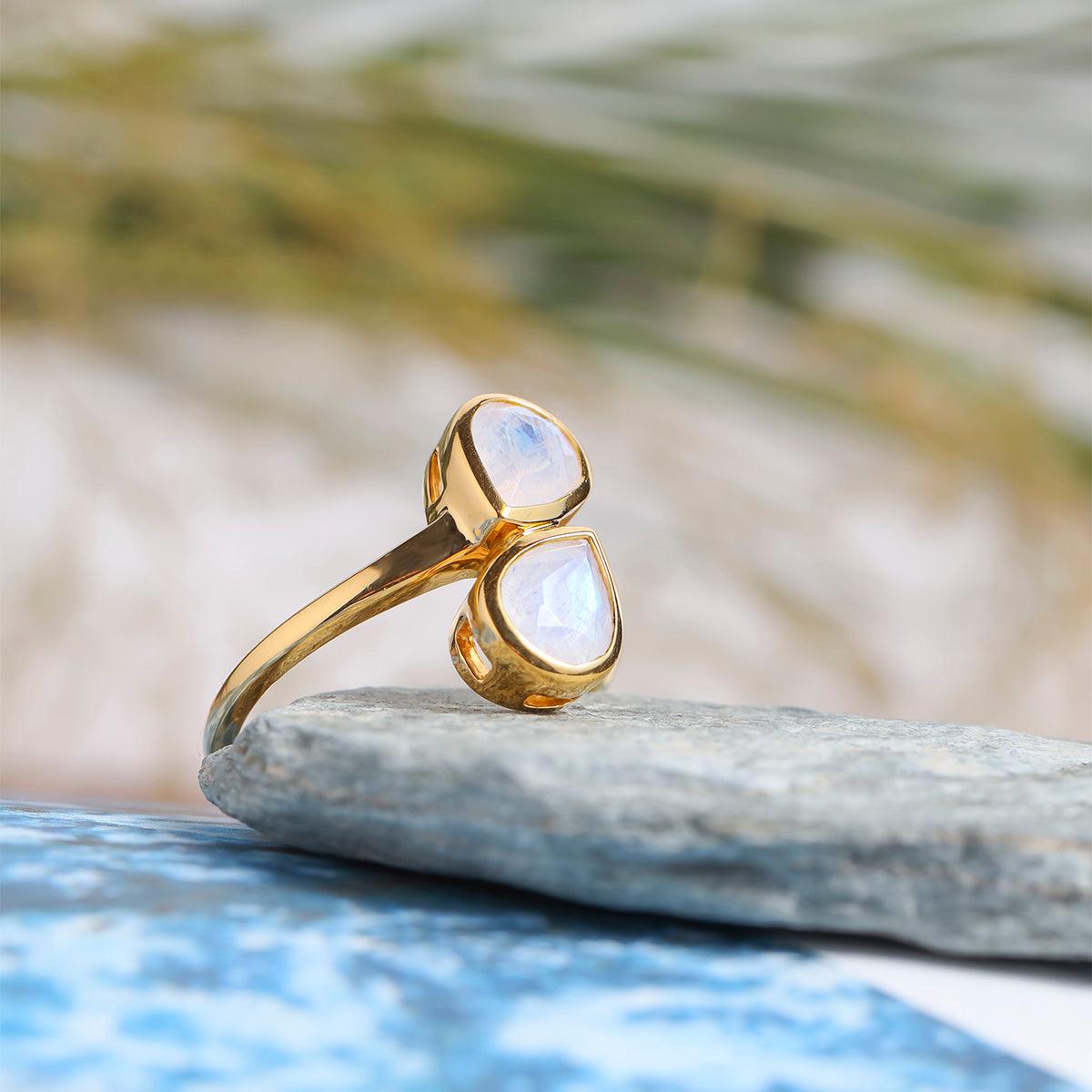 Solid gold deals moonstone ring