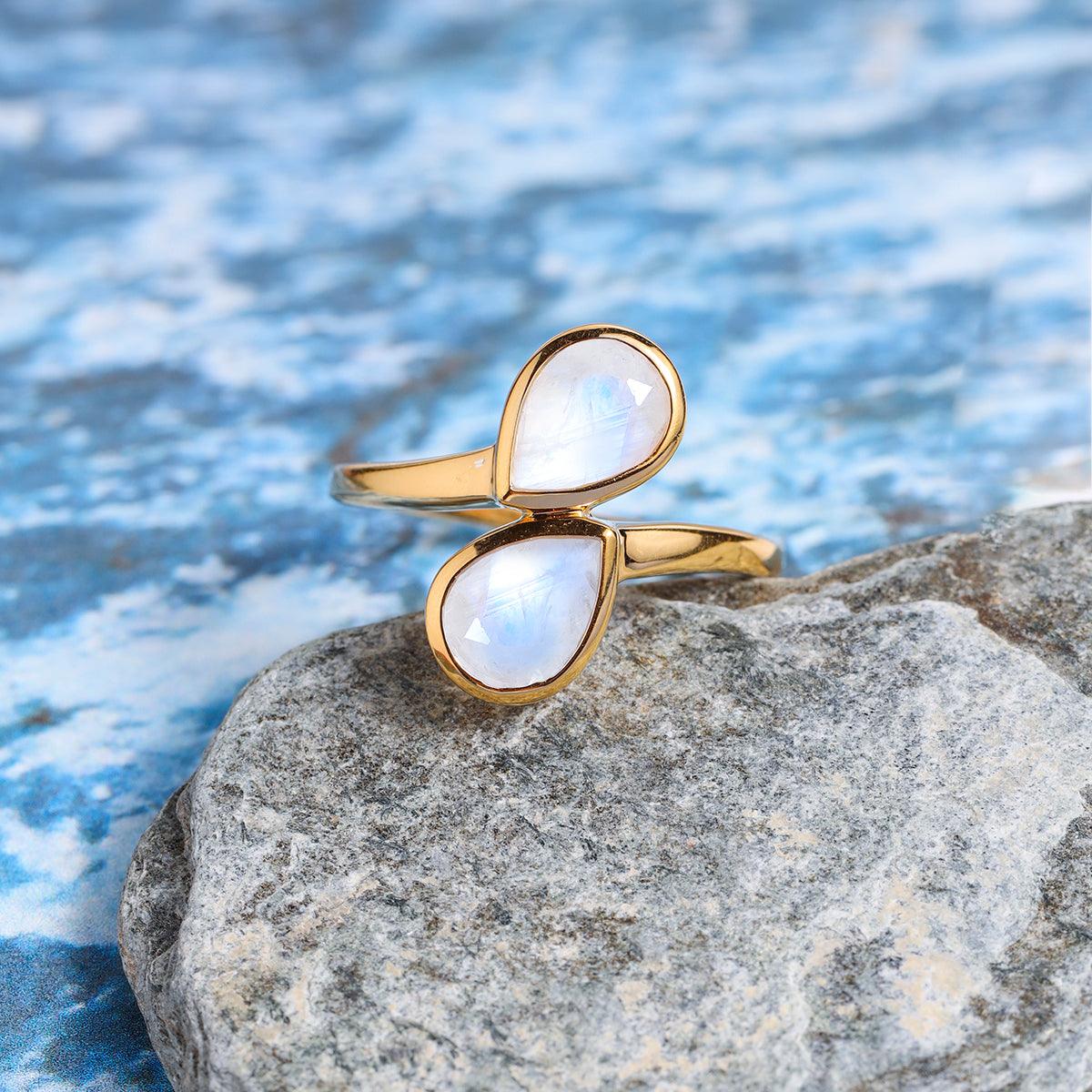 Moonstone deals gold ring