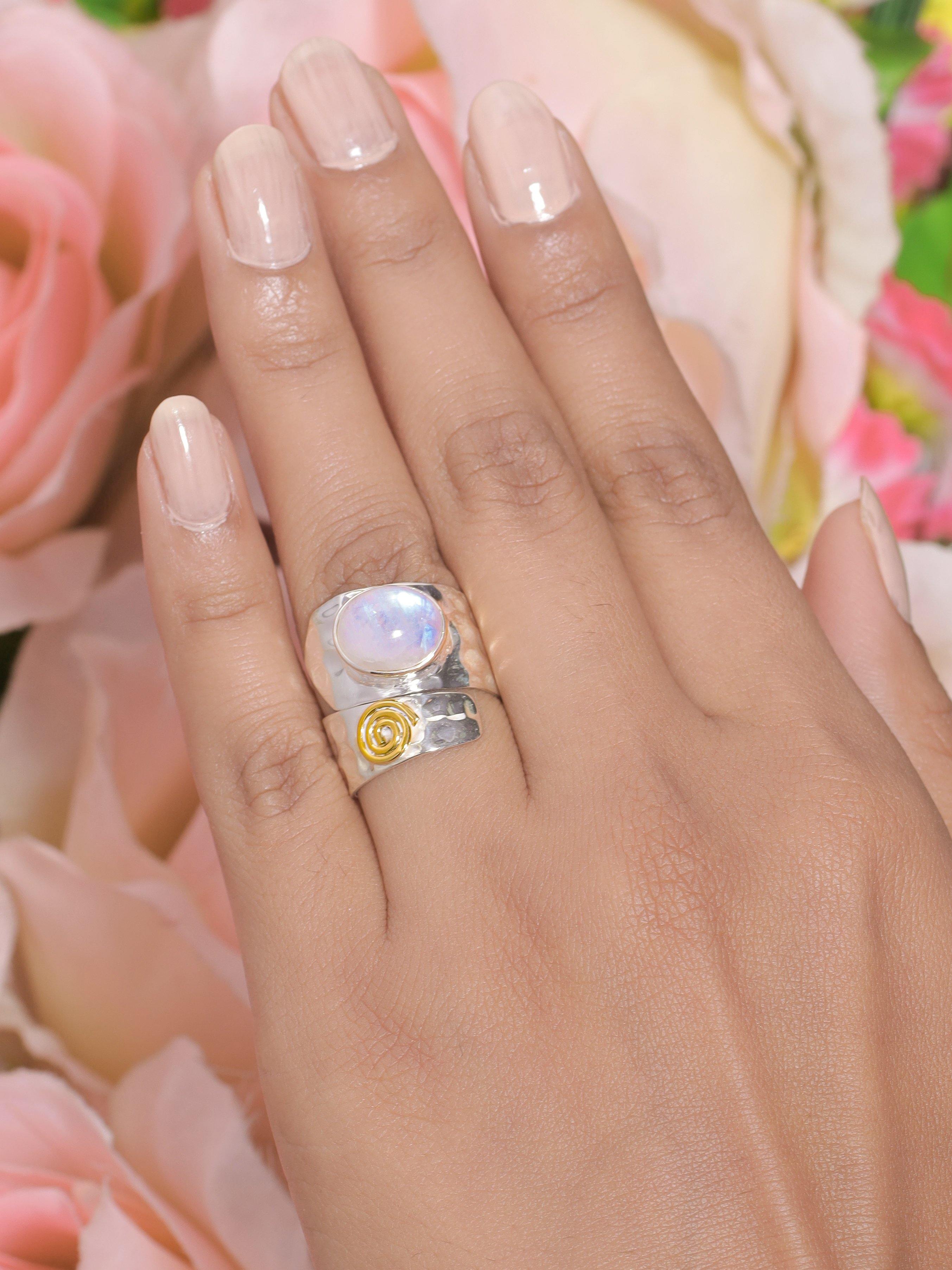 Peach Moonstone Ring (Recommended) - Biographie