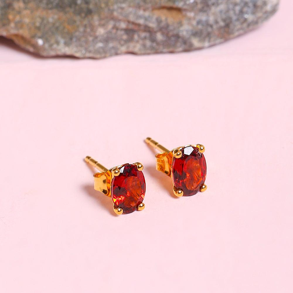 9ct Yellow Gold Garnet 5mm Stud Earrings | Jewellerybox.co.uk