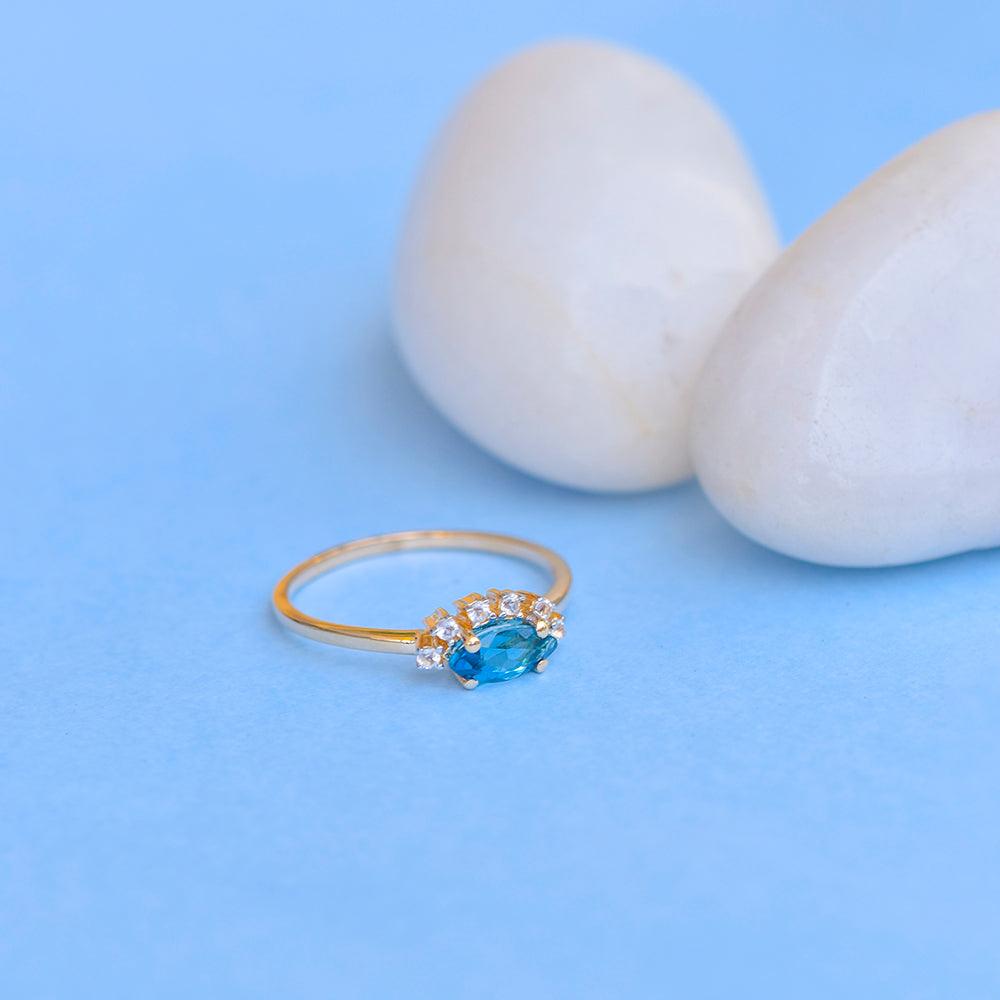 London Blue Topaz & White Topaz 10kt Yellow Gold Minimalist Ring (0.75 ct. t.w.) - YoTreasure