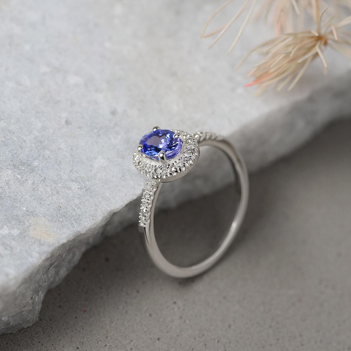 10 fashion kt tanzanite and white gold ring